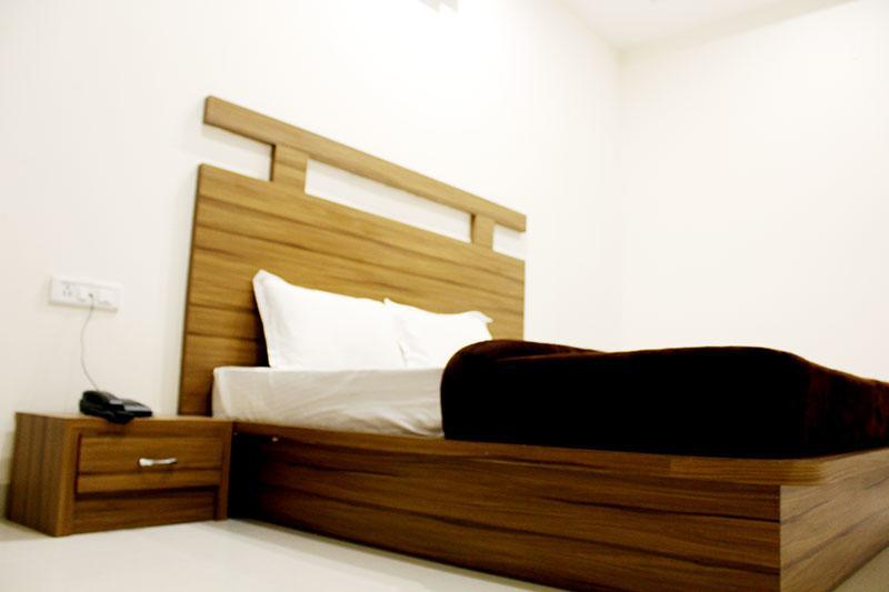 Grace Hotel Karnal Bagian luar foto