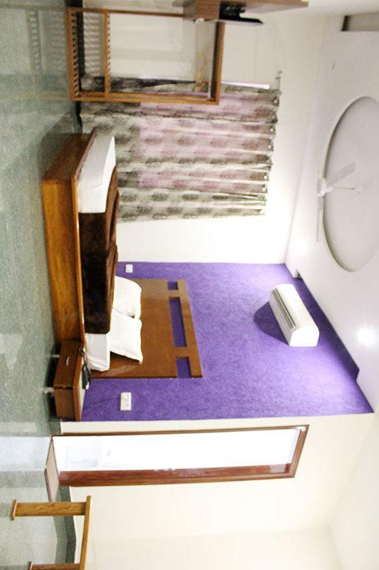 Grace Hotel Karnal Bagian luar foto