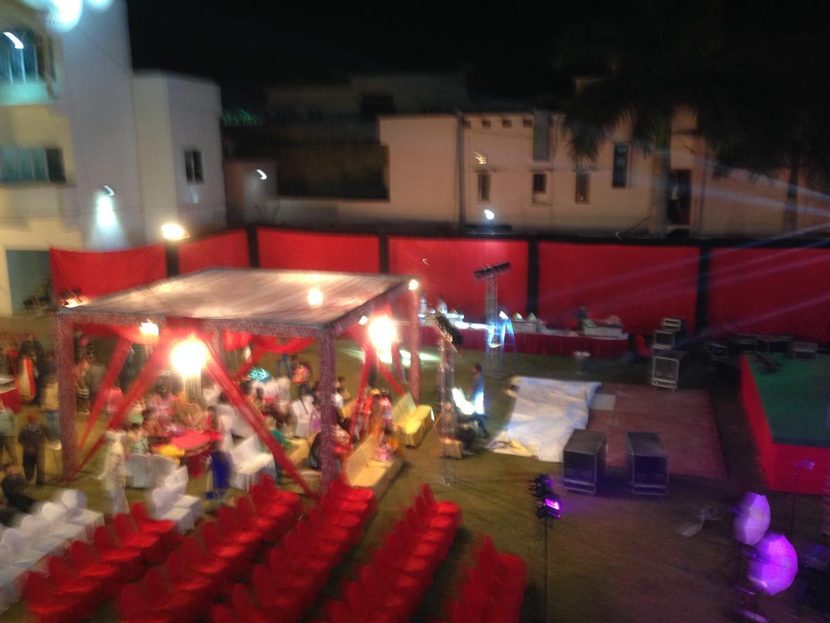 Grace Hotel Karnal Bagian luar foto