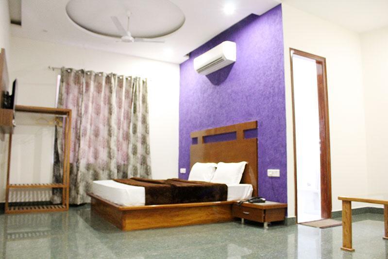 Grace Hotel Karnal Bagian luar foto