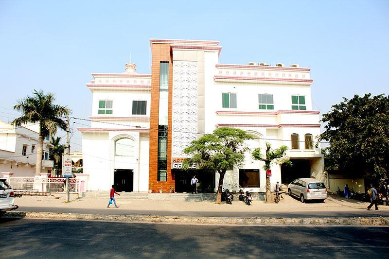 Grace Hotel Karnal Bagian luar foto