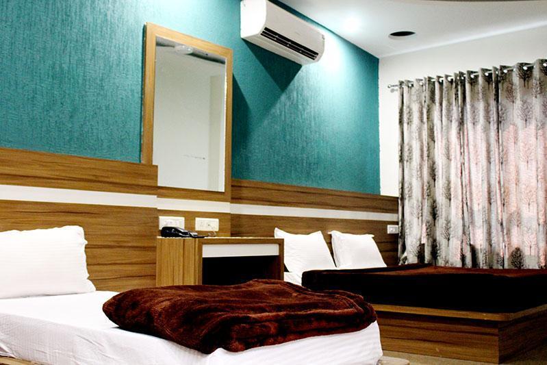 Grace Hotel Karnal Bagian luar foto