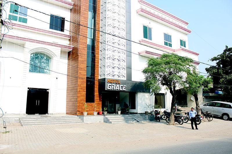 Grace Hotel Karnal Bagian luar foto