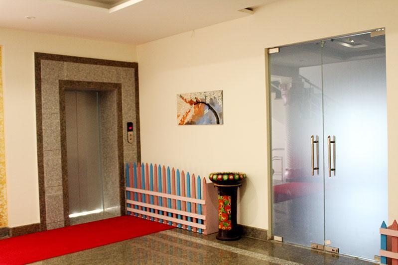 Grace Hotel Karnal Bagian luar foto