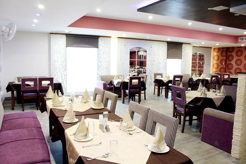 Grace Hotel Karnal Bagian luar foto