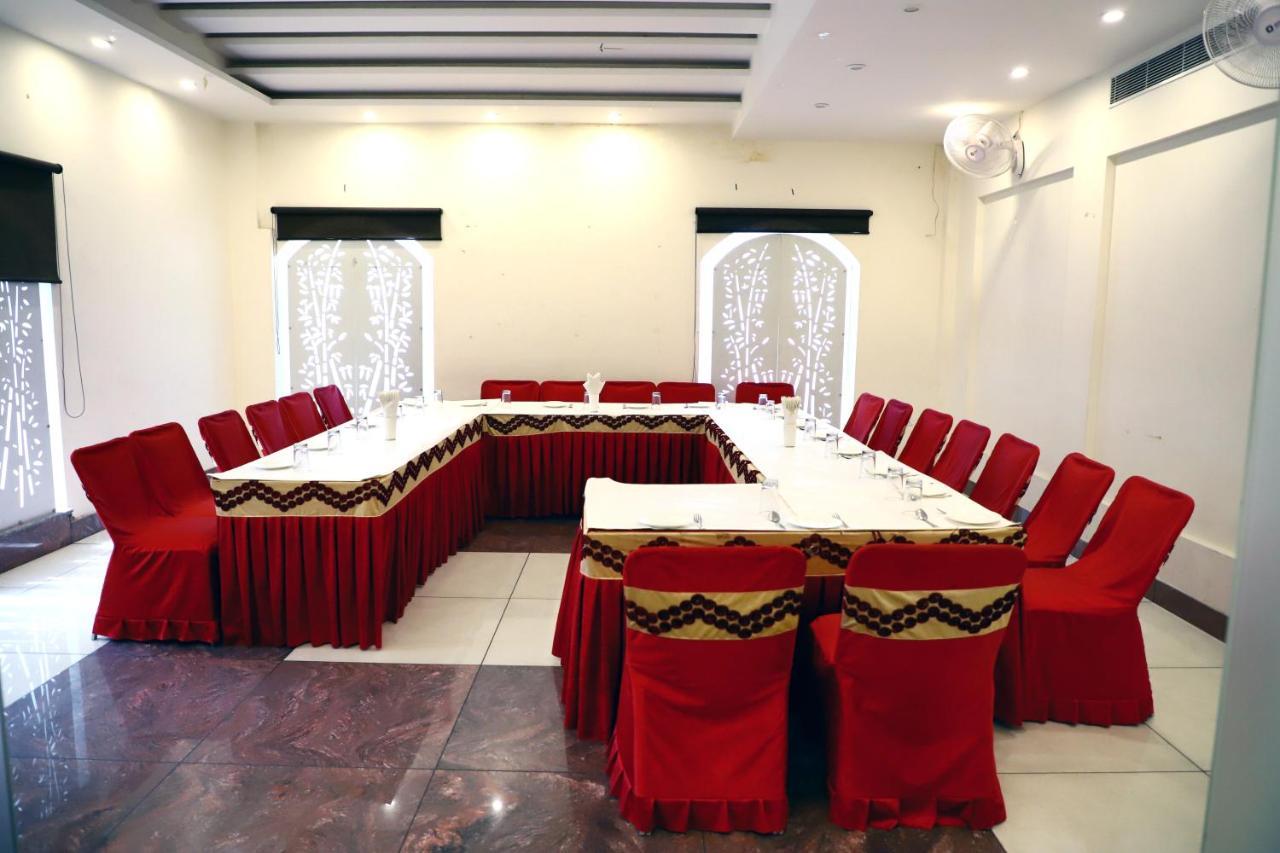 Grace Hotel Karnal Bagian luar foto