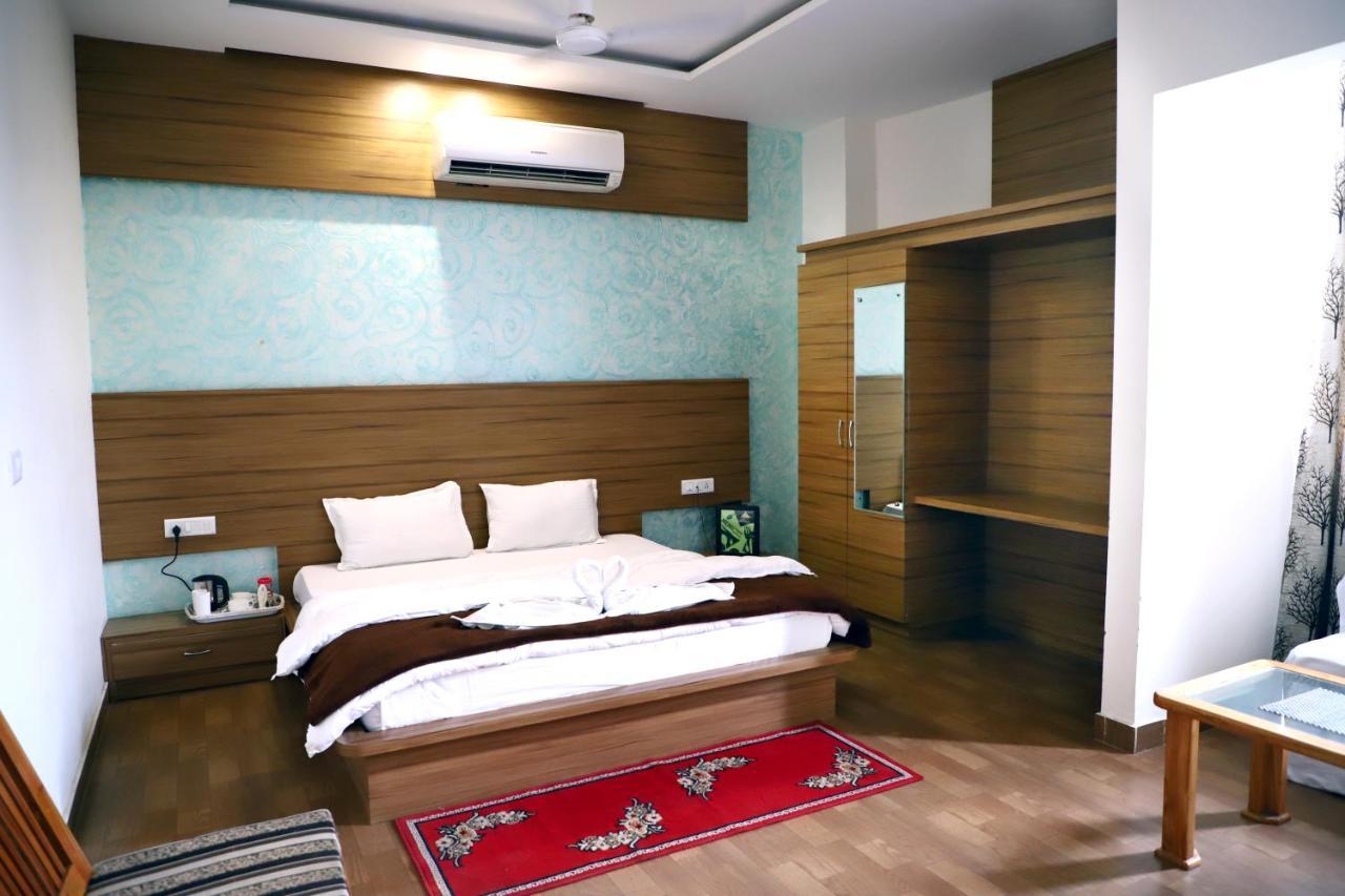 Grace Hotel Karnal Bagian luar foto