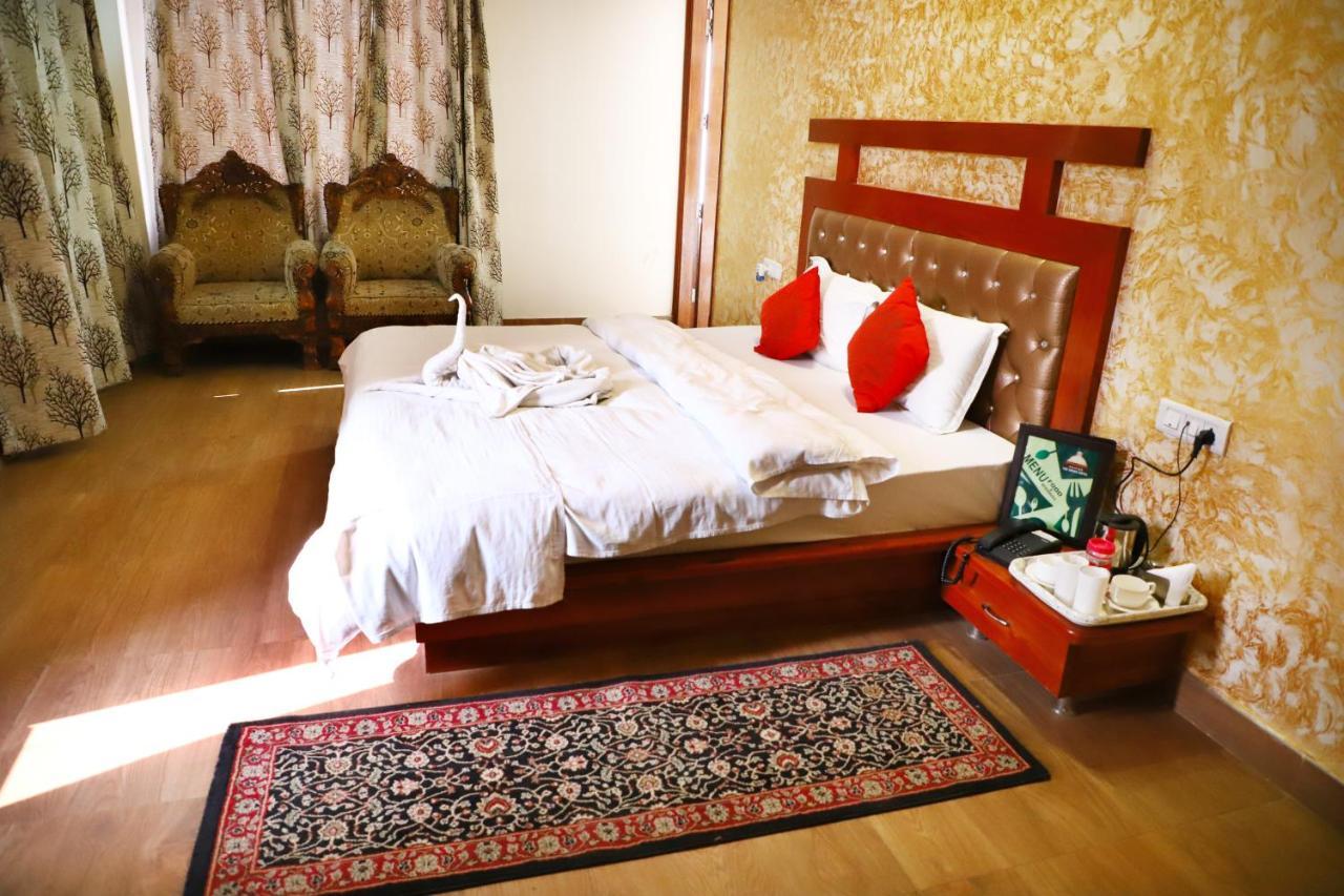 Grace Hotel Karnal Bagian luar foto