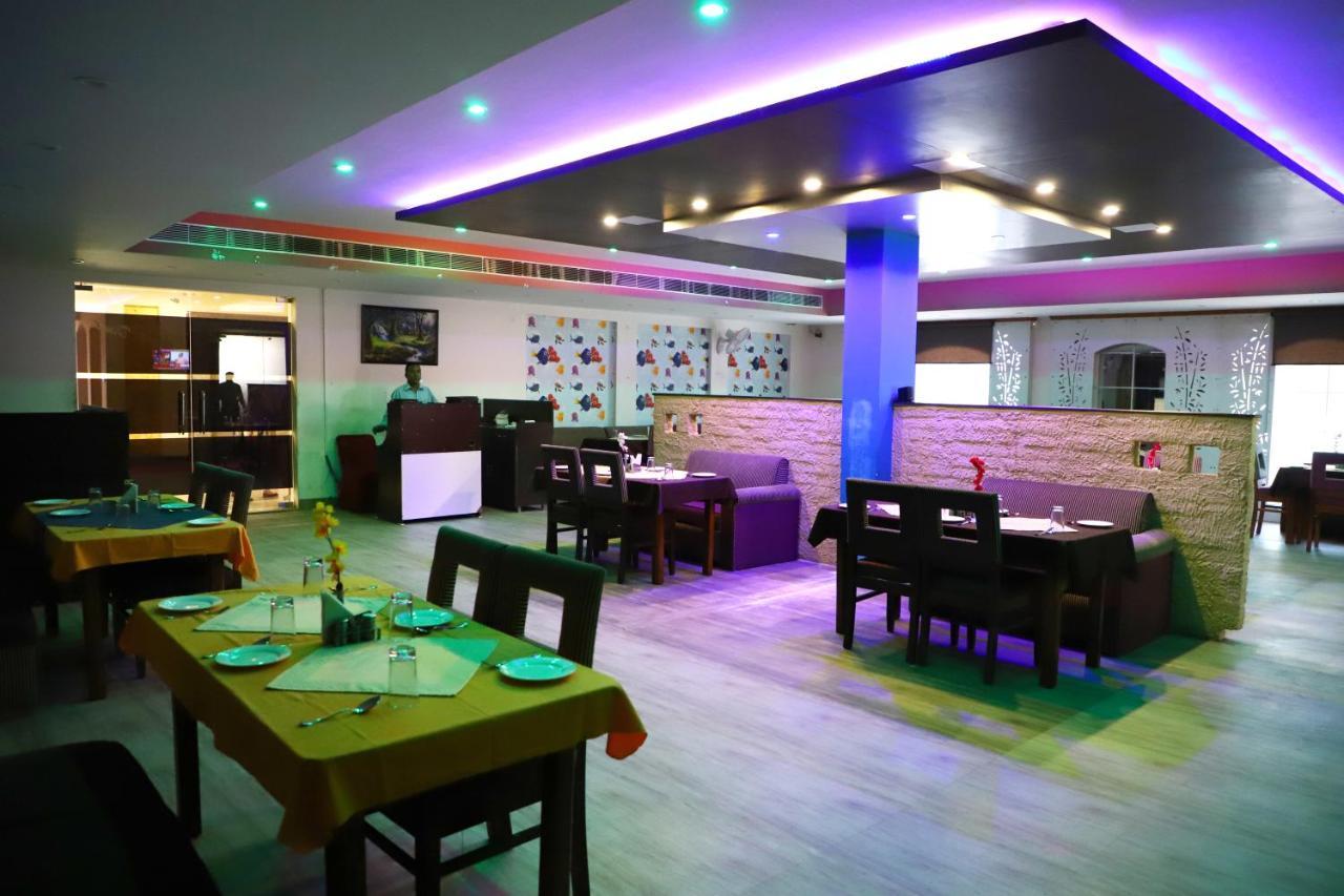 Grace Hotel Karnal Bagian luar foto